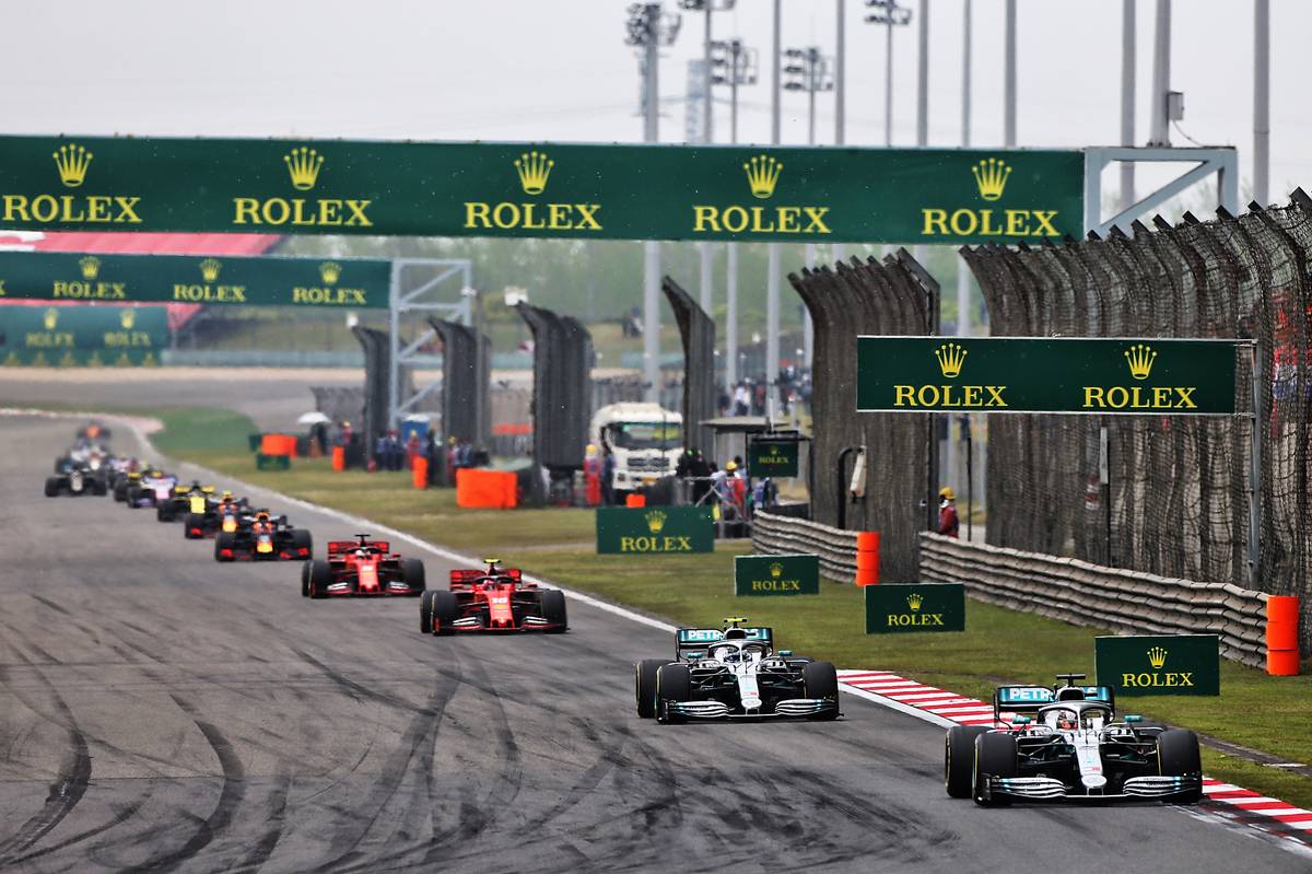 Lewis Hamilton (GBR) Mercedes AMG F1 W10 leads the race.