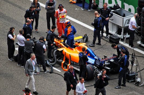 Carlos Sainz Jr (ESP) McLaren MCL34 on the grid.
14.04.2019. Formula 1 World Championship, Rd 3, Chinese Grand Prix, Shanghai, China, Race Day.
- www.xpbimages.com, EMail: requests@xpbimages.com - copy of publication required for printed pictures. Every used picture is fee-liable. © Copyright: Photo4 / XPB Images