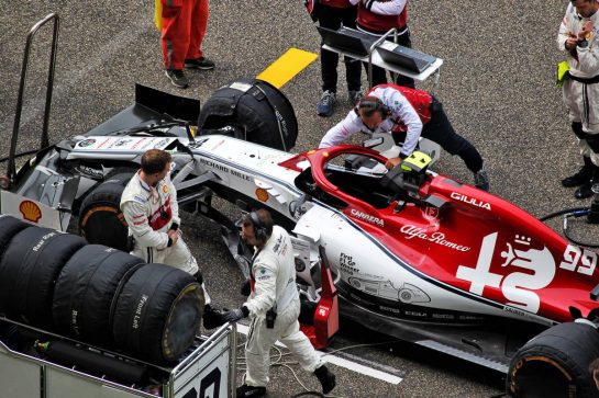 Antonio Giovinazzi (ITA) Alfa Romeo Racing C38 on the grid.
14.04.2019. Formula 1 World Championship, Rd 3, Chinese Grand Prix, Shanghai, China, Race Day.
- www.xpbimages.com, EMail: requests@xpbimages.com - copy of publication required for printed pictures. Every used picture is fee-liable. © Copyright: Photo4 / XPB Images