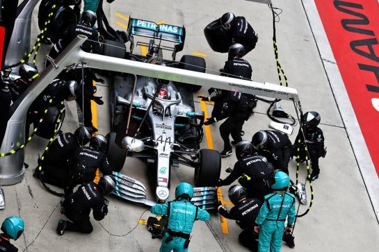 Lewis Hamilton (GBR) Mercedes AMG F1 W10 makes a pit stop.
14.04.2019. Formula 1 World Championship, Rd 3, Chinese Grand Prix, Shanghai, China, Race Day.
- www.xpbimages.com, EMail: requests@xpbimages.com - copy of publication required for printed pictures. Every used picture is fee-liable. © Copyright: Bearne / XPB Images
