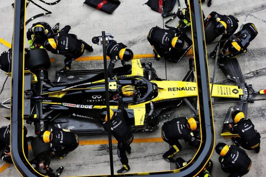 Nico Hulkenberg (GER) Renault F1 Team RS19 makes a pit stop.
14.04.2019. Formula 1 World Championship, Rd 3, Chinese Grand Prix, Shanghai, China, Race Day.
- www.xpbimages.com, EMail: requests@xpbimages.com - copy of publication required for printed pictures. Every used picture is fee-liable. © Copyright: Bearne / XPB Images