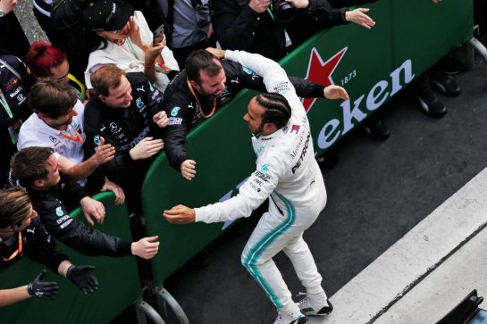 Race winner Lewis Hamilton (GBR) Mercedes AMG F1 celebrates in parc ferme.
14.04.2019. Formula 1 World Championship, Rd 3, Chinese Grand Prix, Shanghai, China, Race Day.
- www.xpbimages.com, EMail: requests@xpbimages.com - copy of publication required for printed pictures. Every used picture is fee-liable. © Copyright: Bearne / XPB Images