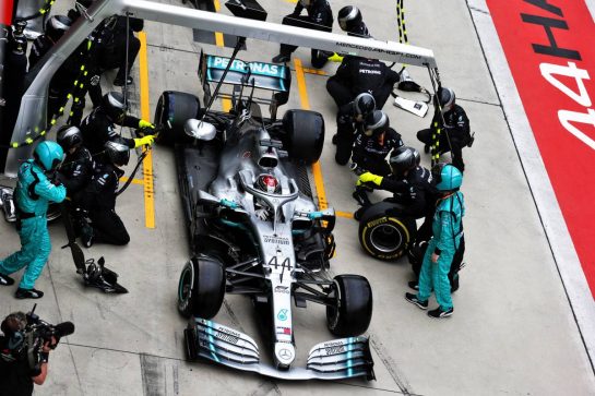 Lewis Hamilton (GBR) Mercedes AMG F1 W10 makes a pit stop.
14.04.2019. Formula 1 World Championship, Rd 3, Chinese Grand Prix, Shanghai, China, Race Day.
- www.xpbimages.com, EMail: requests@xpbimages.com - copy of publication required for printed pictures. Every used picture is fee-liable. © Copyright: Bearne / XPB Images