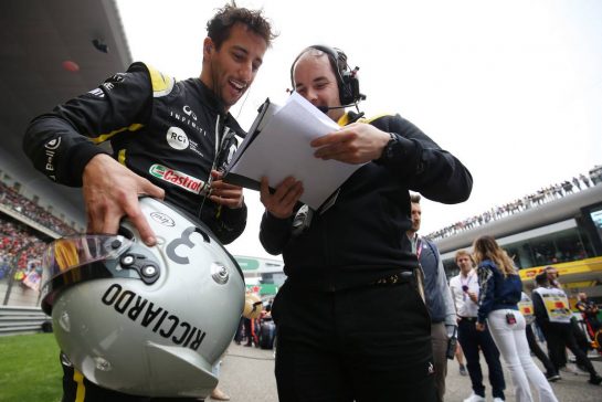 Daniel Ricciardo (AUS), Renault F1 Team
14.04.2019. Formula 1 World Championship, Rd 3, Chinese Grand Prix, Shanghai, China, Race Day.
- www.xpbimages.com, EMail: requests@xpbimages.com - copy of publication required for printed pictures. Every used picture is fee-liable. © Copyright: Charniaux / XPB Images