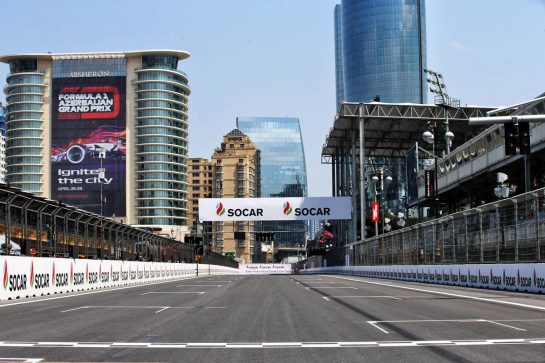 Circuit atmosphere - start / finish straight.
25.04.2019. Formula 1 World Championship, Rd 4, Azerbaijan Grand Prix, Baku Street Circuit, Azerbaijan, Preparation Day.
- www.xpbimages.com, EMail: requests@xpbimages.com - copy of publication required for printed pictures. Every used picture is fee-liable. © Copyright: Batchelor / XPB Images