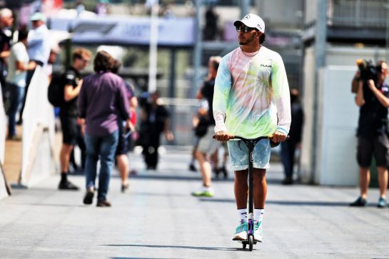 Lewis Hamilton (GBR) Mercedes AMG F1.
26.04.2019. Formula 1 World Championship, Rd 4, Azerbaijan Grand Prix, Baku Street Circuit, Azerbaijan, Practice Day.
- www.xpbimages.com, EMail: requests@xpbimages.com - copy of publication required for printed pictures. Every used picture is fee-liable. © Copyright: Batchelor / XPB Images