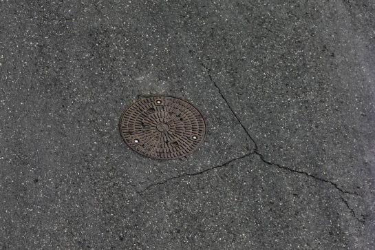 A manhole cover on the circuit.
26.04.2019. Formula 1 World Championship, Rd 4, Azerbaijan Grand Prix, Baku Street Circuit, Azerbaijan, Practice Day.
- www.xpbimages.com, EMail: requests@xpbimages.com - copy of publication required for printed pictures. Every used picture is fee-liable. © Copyright: Bearne / XPB Images