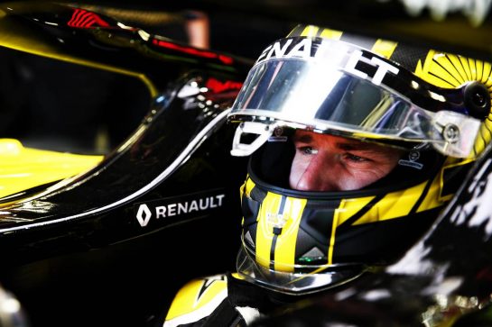 Nico Hulkenberg (GER) Renault F1 Team RS19 - Infiniti Academy Halo cockpit cover.26.04.2019. Formula 1 World Championship, Rd 4, Azerbaijan Grand Prix, Baku Street Circuit, Azerbaijan, Practice Day.
- www.xpbimages.com, EMail: requests@xpbimages.com - copy of publication required for printed pictures. Every used picture is fee-liable. © Copyright: Batchelor / XPB Images