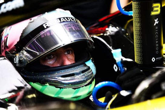 Daniel Ricciardo (AUS) Renault F1 Team RS19.
26.04.2019. Formula 1 World Championship, Rd 4, Azerbaijan Grand Prix, Baku Street Circuit, Azerbaijan, Practice Day.
- www.xpbimages.com, EMail: requests@xpbimages.com - copy of publication required for printed pictures. Every used picture is fee-liable. © Copyright: Batchelor / XPB Images