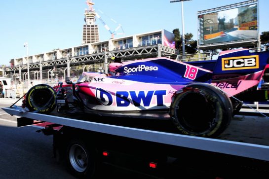 The Scuderia Toro Rosso STR14 of Lance Stroll (CDN) Racing Point F1 Team is recovered back to the pits on the back of a truck after he crashed in the second practice session.
26.04.2019. Formula 1 World Championship, Rd 4, Azerbaijan Grand Prix, Baku Street Circuit, Azerbaijan, Practice Day.
- www.xpbimages.com, EMail: requests@xpbimages.com - copy of publication required for printed pictures. Every used picture is fee-liable. © Copyright: Batchelor / XPB Images