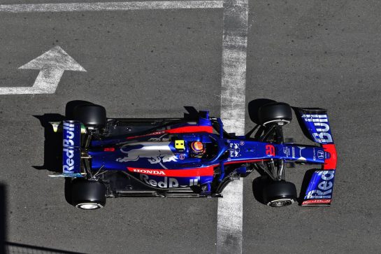 Alexander Albon (THA) Scuderia Toro Rosso STR14.
27.04.2019. Formula 1 World Championship, Rd 4, Azerbaijan Grand Prix, Baku Street Circuit, Azerbaijan, Qualifying Day.
- www.xpbimages.com, EMail: requests@xpbimages.com - copy of publication required for printed pictures. Every used picture is fee-liable. © Copyright: Moy / XPB Images