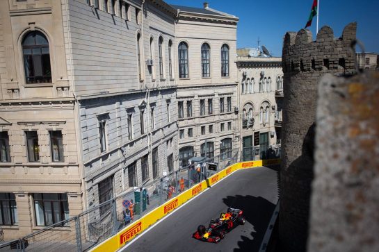 Pierre Gasly (FRA) Red Bull Racing RB15.
27.04.2019. Formula 1 World Championship, Rd 4, Azerbaijan Grand Prix, Baku Street Circuit, Azerbaijan, Qualifying Day.
- www.xpbimages.com, EMail: requests@xpbimages.com - copy of publication required for printed pictures. Every used picture is fee-liable. © Copyright: Bearne / XPB Images