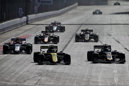 Nico Hulkenberg (GER) Renault F1 Team RS19 and Kevin Magnussen (DEN) Haas VF-19 battle for position.
28.04.2019. Formula 1 World Championship, Rd 4, Azerbaijan Grand Prix, Baku Street Circuit, Azerbaijan, Race Day.
- www.xpbimages.com, EMail: requests@xpbimages.com - copy of publication required for printed pictures. Every used picture is fee-liable. © Copyright: Batchelor / XPB Images