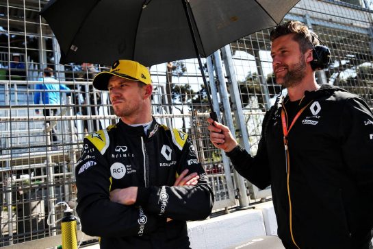Nico Hulkenberg (GER) Renault F1 Team on the grid with Martin Poole (GBR) Renault F1 Team Personal Trainer.
28.04.2019. Formula 1 World Championship, Rd 4, Azerbaijan Grand Prix, Baku Street Circuit, Azerbaijan, Race Day.
- www.xpbimages.com, EMail: requests@xpbimages.com - copy of publication required for printed pictures. Every used picture is fee-liable. © Copyright: Moy / XPB Images