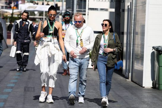 Dmitry Mazepin (BLR) Uralchem Chairman (Centre).
28.04.2019. Formula 1 World Championship, Rd 4, Azerbaijan Grand Prix, Baku Street Circuit, Azerbaijan, Race Day.
- www.xpbimages.com, EMail: requests@xpbimages.com - copy of publication required for printed pictures. Every used picture is fee-liable. © Copyright: Moy / XPB Images