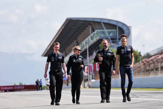 George Russell (GBR) Williams Racing walks the circuit with the team.
09.05.2019. Formula 1 World Championship, Rd 5, Spanish Grand Prix, Barcelona, Spain, Preparation Day.
- www.xpbimages.com, EMail: requests@xpbimages.com - copy of publication required for printed pictures. Every used picture is fee-liable. © Copyright: Bearne / XPB Images