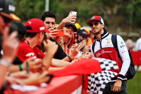 Antonio Giovinazzi (ITA) Alfa Romeo Racing with fans.
11.05.2019. Formula 1 World Championship, Rd 5, Spanish Grand Prix, Barcelona, Spain, Qualifying Day.
- www.xpbimages.com, EMail: requests@xpbimages.com - copy of publication required for printed pictures. Every used picture is fee-liable. © Copyright: Moy / XPB Images