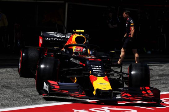 Pierre Gasly (FRA) Red Bull Racing RB15 leaves the pits.
11.05.2019. Formula 1 World Championship, Rd 5, Spanish Grand Prix, Barcelona, Spain, Qualifying Day.
- www.xpbimages.com, EMail: requests@xpbimages.com - copy of publication required for printed pictures. Every used picture is fee-liable. © Copyright: Batchelor / XPB Images