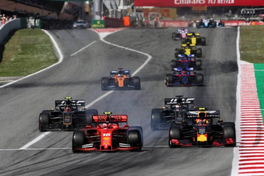 Charles Leclerc (MON) Ferrari SF90 and Max Verstappen (NLD) Red Bull Racing RB15 battle for position.
12.05.2019. Formula 1 World Championship, Rd 5, Spanish Grand Prix, Barcelona, Spain, Race Day.
- www.xpbimages.com, EMail: requests@xpbimages.com - copy of publication required for printed pictures. Every used picture is fee-liable. © Copyright: Charniaux / XPB Images