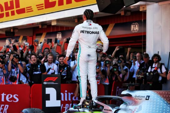 Race winner Lewis Hamilton (GBR) Mercedes AMG F1 W10 celebrates in parc ferme.
12.05.2019. Formula 1 World Championship, Rd 5, Spanish Grand Prix, Barcelona, Spain, Race Day.
- www.xpbimages.com, EMail: requests@xpbimages.com - copy of publication required for printed pictures. Every used picture is fee-liable. © Copyright: Moy / XPB Images