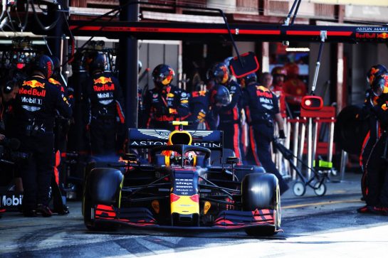 Pierre Gasly (FRA) Red Bull Racing RB15 makes a pit stop.
12.05.2019. Formula 1 World Championship, Rd 5, Spanish Grand Prix, Barcelona, Spain, Race Day.
- www.xpbimages.com, EMail: requests@xpbimages.com - copy of publication required for printed pictures. Every used picture is fee-liable. © Copyright: Batchelor / XPB Images