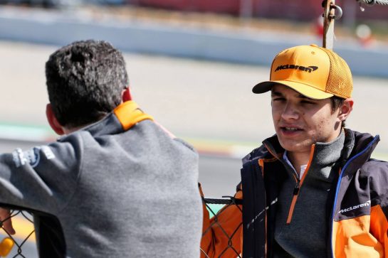 (L to R): Andrea Stella (ITA) McLaren Performance Director with Lando Norris (GBR) McLaren.
15.05.2019. Formula One In Season Testing, Day Two, Barcelona, Spain. Wednesday.
- www.xpbimages.com, EMail: requests@xpbimages.com - copy of publication required for printed pictures. Every used picture is fee-liable. © Copyright: Batchelor / XPB Images
