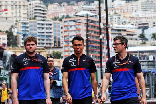 Alexander Albon (THA) Scuderia Toro Rosso (Centre).
22.05.2019. Formula 1 World Championship, Rd 6, Monaco Grand Prix, Monte Carlo, Monaco, Preparation Day.
- www.xpbimages.com, EMail: requests@xpbimages.com - copy of publication required for printed pictures. Every used picture is fee-liable. © Copyright: Batchelor / XPB Images