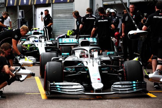 Lewis Hamilton (GBR) Mercedes AMG F1 W10 and Valtteri Bottas (FIN) Mercedes AMG F1 W10 in the pits.
23.05.2019. Formula 1 World Championship, Rd 6, Monaco Grand Prix, Monte Carlo, Monaco, Practice Day.
- www.xpbimages.com, EMail: requests@xpbimages.com - copy of publication required for printed pictures. Every used picture is fee-liable. © Copyright: Batchelor / XPB Images