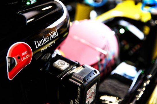 Daniel Ricciardo (AUS) Renault F1 Team RS19 - tribute to Niki Lauda.
25.05.2019. Formula 1 World Championship, Rd 6, Monaco Grand Prix, Monte Carlo, Monaco, Qualifying Day.
- www.xpbimages.com, EMail: requests@xpbimages.com - copy of publication required for printed pictures. Every used picture is fee-liable. © Copyright: Batchelor / XPB Images