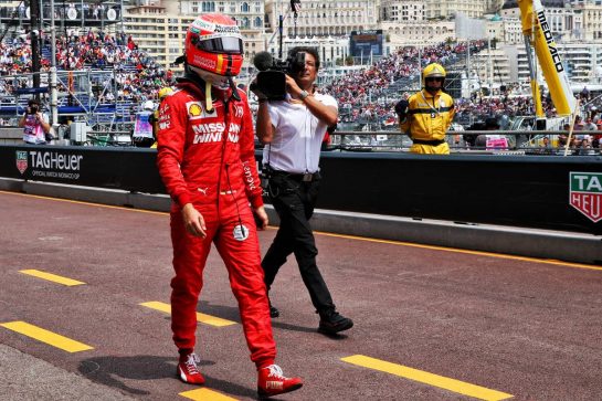 Sebastian Vettel (GER) Ferrari returns to the pits after crashing in the third practice session.
25.05.2019. Formula 1 World Championship, Rd 6, Monaco Grand Prix, Monte Carlo, Monaco, Qualifying Day.
- www.xpbimages.com, EMail: requests@xpbimages.com - copy of publication required for printed pictures. Every used picture is fee-liable. © Copyright: Batchelor / XPB Images