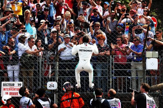 Race winner Lewis Hamilton (GBR) Mercedes AMG F1 celebrates in qualifying parc ferme.
25.05.2019. Formula 1 World Championship, Rd 6, Monaco Grand Prix, Monte Carlo, Monaco, Qualifying Day.
- www.xpbimages.com, EMail: requests@xpbimages.com - copy of publication required for printed pictures. Every used picture is fee-liable. © Copyright: Batchelor / XPB Images