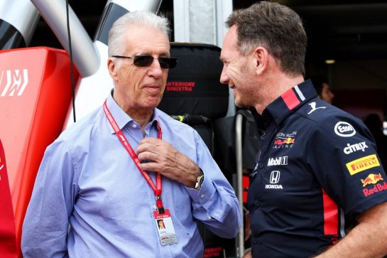 (L to R): Piero Ferrari (ITA) Ferrari Vice-President with Christian Horner (GBR) Red Bull Racing Team Principal.
25.05.2019. Formula 1 World Championship, Rd 6, Monaco Grand Prix, Monte Carlo, Monaco, Qualifying Day.
- www.xpbimages.com, EMail: requests@xpbimages.com - copy of publication required for printed pictures. Every used picture is fee-liable. © Copyright: Batchelor / XPB Images