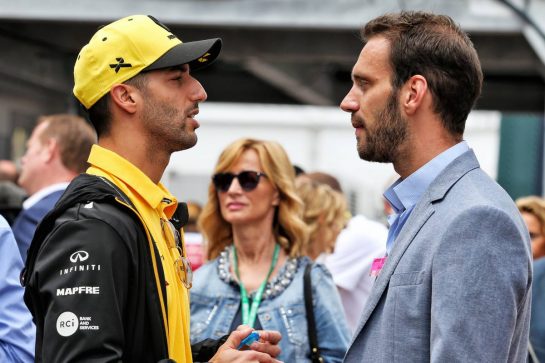 (L to R): Daniel Ricciardo (AUS) Renault F1 Team with Jean-Eric Vergne (FRA) Ferrari SF15-T Test Driver.
26.05.2019. Formula 1 World Championship, Rd 6, Monaco Grand Prix, Monte Carlo, Monaco, Race Day.
- www.xpbimages.com, EMail: requests@xpbimages.com - copy of publication required for printed pictures. Every used picture is fee-liable. © Copyright: Moy / XPB Images