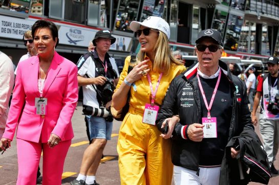 (L to R): Kris Jenner (USA); Dee Hilfiger (USA); Tommy Hilfiger (USA).
26.05.2019. Formula 1 World Championship, Rd 6, Monaco Grand Prix, Monte Carlo, Monaco, Race Day.
- www.xpbimages.com, EMail: requests@xpbimages.com - copy of publication required for printed pictures. Every used picture is fee-liable. © Copyright: Moy / XPB Images
