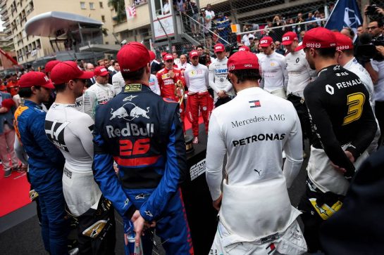 The drivers pay tribute to Niki Lauda on the grid.
26.05.2019. Formula 1 World Championship, Rd 6, Monaco Grand Prix, Monte Carlo, Monaco, Race Day.
- www.xpbimages.com, EMail: requests@xpbimages.com - copy of publication required for printed pictures. Every used picture is fee-liable. © Copyright: Photo4 / XPB Images