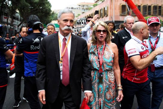 Chase Carey (USA) Formula One Group Chairman on the grid with his wife Wendy Carey (USA).
26.05.2019. Formula 1 World Championship, Rd 6, Monaco Grand Prix, Monte Carlo, Monaco, Race Day.
- www.xpbimages.com, EMail: requests@xpbimages.com - copy of publication required for printed pictures. Every used picture is fee-liable. © Copyright: Photo4 / XPB Images
