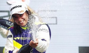 Jamie Chadwick uncorks the bubbly in Misano!