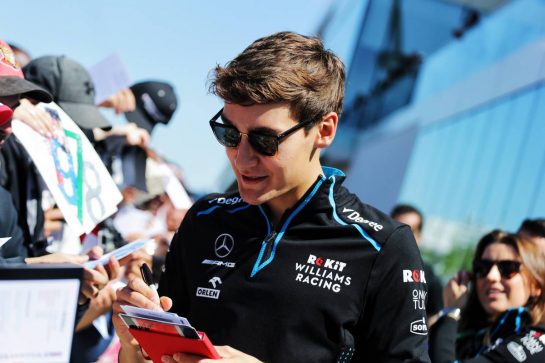 George Russell (GBR) Williams Racing signs autographs for the fans.
06.06.2019. Formula 1 World Championship, Rd 7, Canadian Grand Prix, Montreal, Canada, Preparation Day.
- www.xpbimages.com, EMail: requests@xpbimages.com - copy of publication required for printed pictures. Every used picture is fee-liable. © Copyright: Bearne / XPB Images