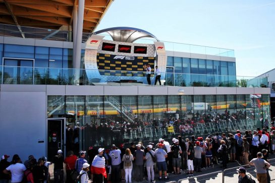 New paddock / pit buildings.
06.06.2019. Formula 1 World Championship, Rd 7, Canadian Grand Prix, Montreal, Canada, Preparation Day.
- www.xpbimages.com, EMail: requests@xpbimages.com - copy of publication required for printed pictures. Every used picture is fee-liable. © Copyright: Batchelor / XPB Images