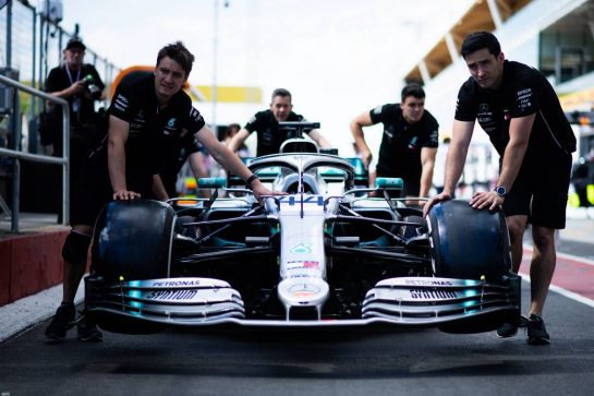 The Mercedes AMG F1 W10 of Valtteri Bottas (FIN) is pushed down the pit lane by mechanics.
06.06.2019. Formula 1 World Championship, Rd 7, Canadian Grand Prix, Montreal, Canada, Preparation Day.
- www.xpbimages.com, EMail: requests@xpbimages.com - copy of publication required for printed pictures. Every used picture is fee-liable. © Copyright: Price / XPB Images