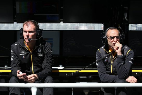Alan Permane (GBR), Renault Sport F1 Team Trackside Operations Director and Cyril Abiteboul (FRA), Renault Sport F1 Managing Director 
07.06.2019. Formula 1 World Championship, Rd 5, Spanish Grand Prix, Barcelona, Spain, Practice Day.
- www.xpbimages.com, EMail: requests@xpbimages.com - copy of publication required for printed pictures. Every used picture is fee-liable. © Copyright: Charniaux / XPB Images