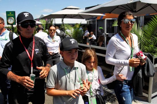 Emerson Fittipaldi (BRA) with his family.
07.06.2019. Formula 1 World Championship, Rd 5, Spanish Grand Prix, Barcelona, Spain, Practice Day.
- www.xpbimages.com, EMail: requests@xpbimages.com - copy of publication required for printed pictures. Every used picture is fee-liable. © Copyright: Photo4 / XPB Images