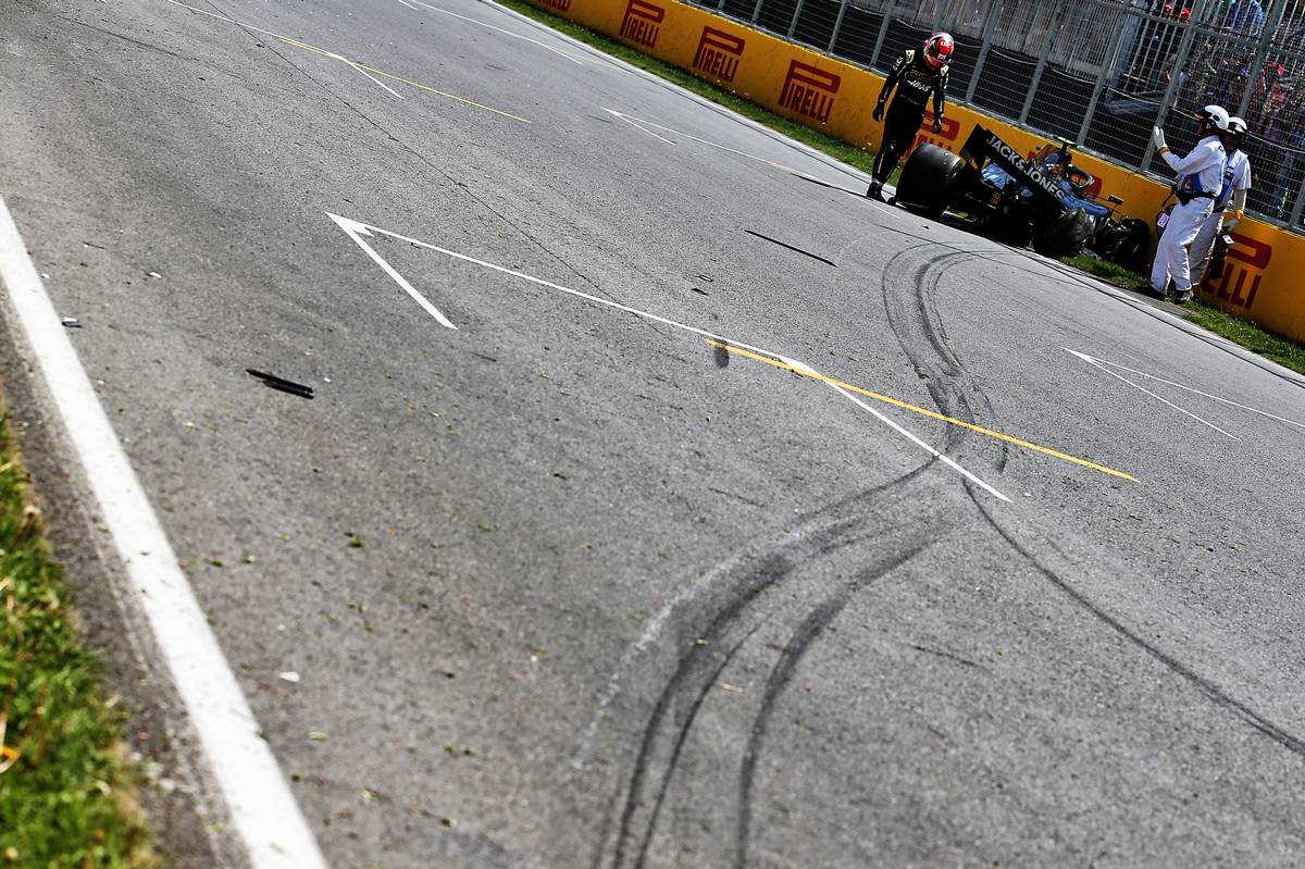 Kevin Magnussen (DEN) Haas VF-19 crashed in qualifying.
