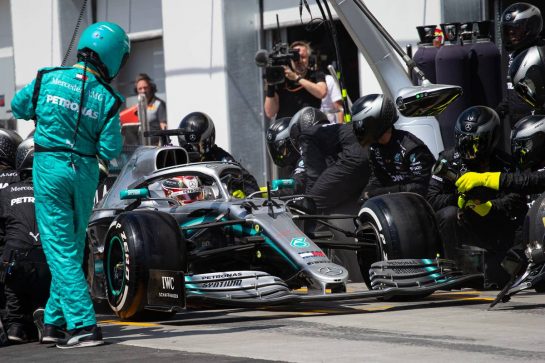 Lewis Hamilton (GBR) Mercedes AMG F1 W10 makes a pit stop.
09.06.2019. Formula 1 World Championship, Rd 7, Canadian Grand Prix, Montreal, Canada, Race Day.
 - www.xpbimages.com, EMail: requests@xpbimages.com - copy of publication required for printed pictures. Every used picture is fee-liable. © Copyright: Bearne / XPB Images