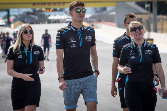 George Russell (GBR) Williams Racing walks the circuit with the team.
20.06.2019. Formula 1 World Championship, Rd 8, French Grand Prix, Paul Ricard, France, Preparation Day.
- www.xpbimages.com, EMail: requests@xpbimages.com - copy of publication required for printed pictures. Every used picture is fee-liable. © Copyright: Bearne / XPB Images