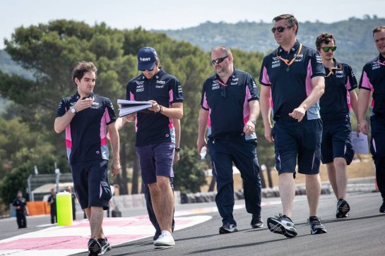 Lance Stroll (CDN) Racing Point F1 Team walks the circuit with the team.
20.06.2019. Formula 1 World Championship, Rd 8, French Grand Prix, Paul Ricard, France, Preparation Day.
- www.xpbimages.com, EMail: requests@xpbimages.com - copy of publication required for printed pictures. Every used picture is fee-liable. © Copyright: Bearne / XPB Images