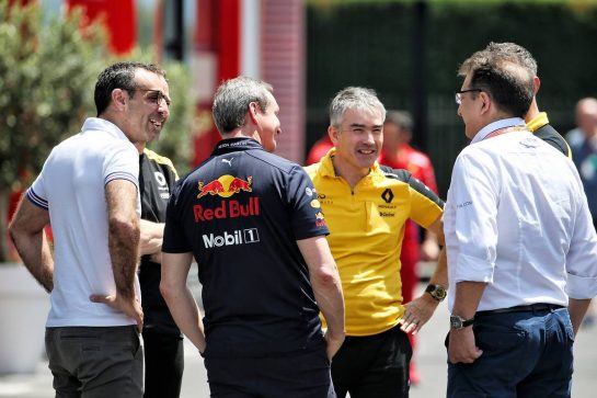 (L to R): Cyril Abiteboul (FRA) Renault Sport F1 Managing Director; Jonathan Wheatley (GBR) Red Bull Racing Team Manager; Nick Chester (GBR) Renault F1 Team Chassis Technical Director.
20.06.2019. Formula 1 World Championship, Rd 8, French Grand Prix, Paul Ricard, France, Preparation Day.
- www.xpbimages.com, EMail: requests@xpbimages.com - copy of publication required for printed pictures. Every used picture is fee-liable. © Copyright: Batchelor / XPB Images