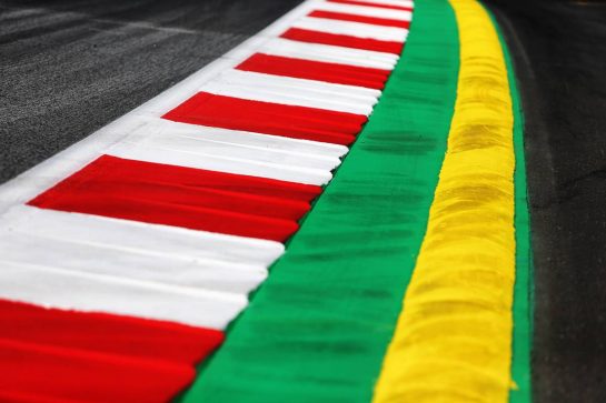 Circuit atmosphere - kerb detail.
27.06.2019. Formula 1 World Championship, Rd 9, Austrian Grand Prix, Spielberg, Austria, Preparation Day.
- www.xpbimages.com, EMail: requests@xpbimages.com - copy of publication required for printed pictures. Every used picture is fee-liable. © Copyright: Moy / XPB Images