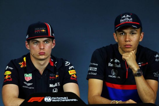 (L to R): Max Verstappen (NLD) Red Bull Racing and Alexander Albon (THA) Scuderia Toro Rosso in the FIA Press Conference.
27.06.2019. Formula 1 World Championship, Rd 9, Austrian Grand Prix, Spielberg, Austria, Preparation Day.
- www.xpbimages.com, EMail: requests@xpbimages.com - copy of publication required for printed pictures. Every used picture is fee-liable. © Copyright: Moy / XPB Images