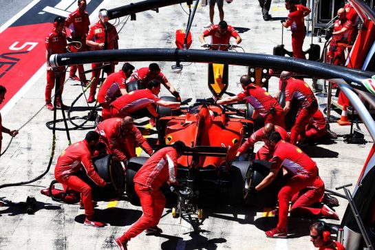 Sebastian Vettel (GER) Ferrari SF90 practices a pit stop.
28.06.2019. Formula 1 World Championship, Rd 9, Austrian Grand Prix, Spielberg, Austria, Practice Day.
- www.xpbimages.com, EMail: requests@xpbimages.com - copy of publication required for printed pictures. Every used picture is fee-liable. © Copyright: Moy / XPB Images